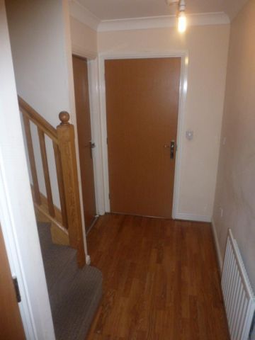 4 bedroom semi-detached house to rent - Photo 2