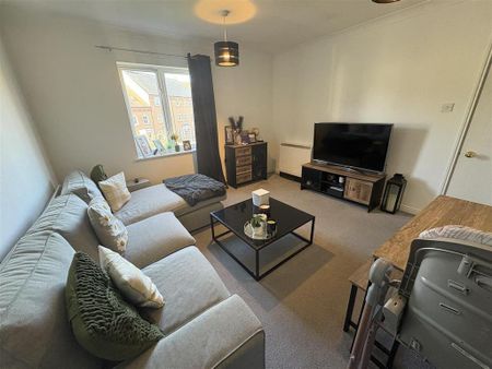 2 bedroom flat to rent - Photo 3