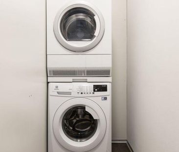 Stylish attic apartment in well-maintained building! - Photo 3