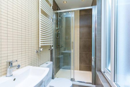 3 bedroom flat to rent - Photo 4