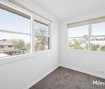 SPACIOUS FLEXIBLE HOME ON HEIDELBERG HILL - Photo 2