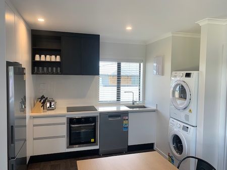 These are near new studio rooms, within walking distance to local shops and University. - Photo 5