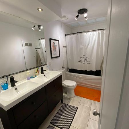 Beau 8 1/2 rénové proche métro Fabre - Photo 4