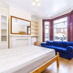 6 bedroom terraced house to rent - Photo 2