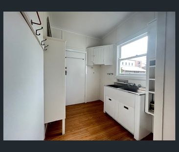 3 Bedroom with built-ins plus study House for leasing! - Photo 4