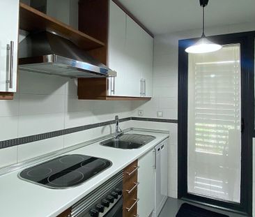 Piso de alquiler en De Los Quiñones, Ensanche - Photo 2