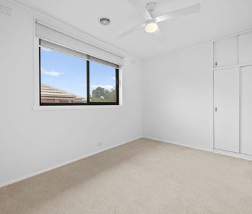 Charming Family Home in Prime Frankston Location - Photo 4