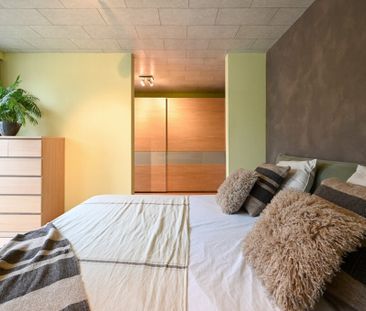 Mooie en gerenoveerde woning in populaire straat te Borgerhout - Photo 6