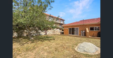 🏡 Double Brick & Double Garage: Space and Comfort Central! - Photo 3