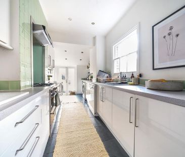 2 bedroom terraced house to rent - Photo 4