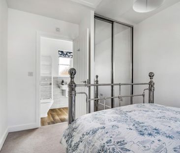 4 bedroom link detached house to rent - Photo 4