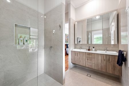 Charming Queenslander Haven in a Premier New Farm Location - Photo 2