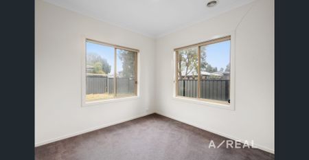 Spacious 4 Bedroom House in Mernda - Photo 5