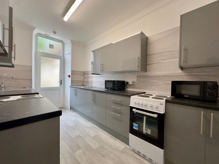 1 bedroom in a house share to rent - Photo 4