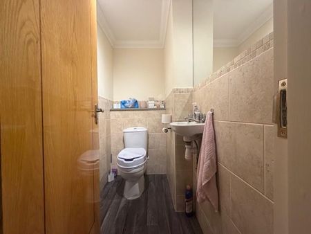 2 bedroom flat to rent - Photo 4