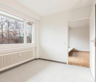 "4,5 Zimmerwohnung mit Gartenschwimmbad" - Photo 3