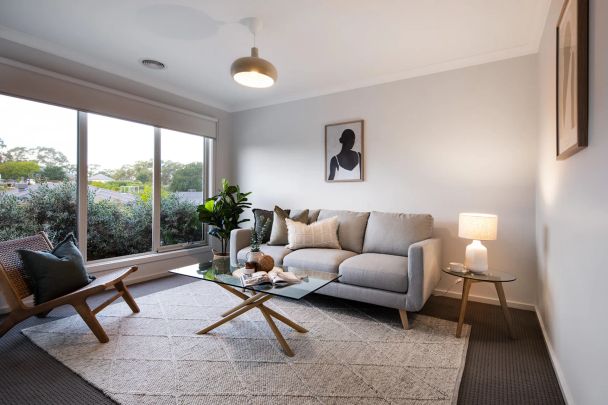 Impressive 4 bedroom, family home - Spacious & light - Photo 1