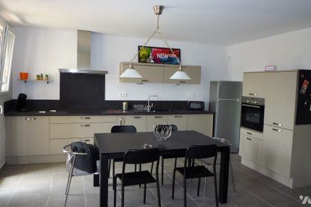 Appartement avec 2 chambres et balcon, à proximité des commerces et de la gare routière. - Photo 5