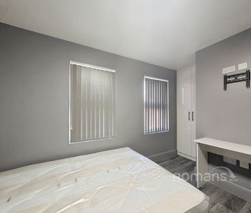 property to rent - Photo 2