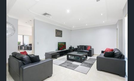 Impressive 4 Bedrooms Double Brick Street Front Townhouse - Photo 4