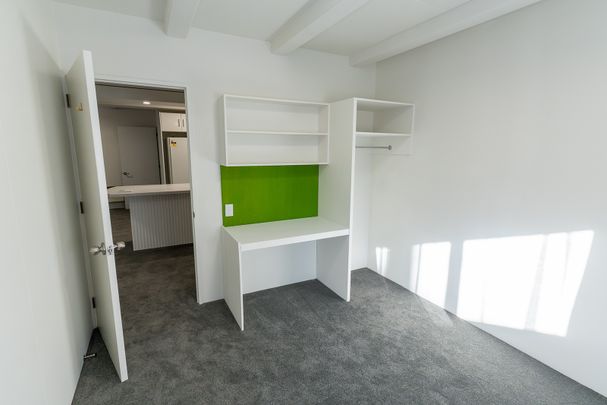 On-Campus Flat – Opposite Uni Library. Available for 2025! - Photo 1