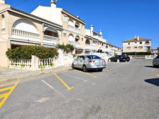 Casa en alquiler en Calle de Araceli, cerca de Avinguda de Vicente Blasco Ibáñez - Photo 1