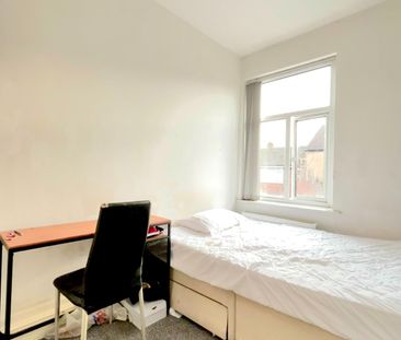 Room in a Shared House, Romney Street, M6 - Photo 1