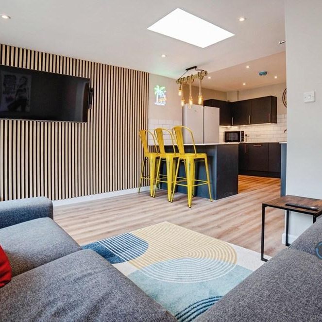 1 bedroom in a house share to rent - Photo 1