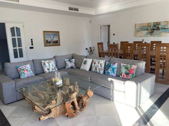 5 room luxury Villa for rent in Sotogrande, Andalusia - Photo 1