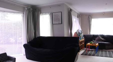 Elegant 4 Bedroom House - Photo 3