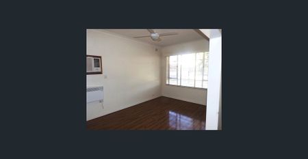 " BEAUTIFUL FAMILY HOME IN SOUGHT AFTER LOCATION" - Photo 3