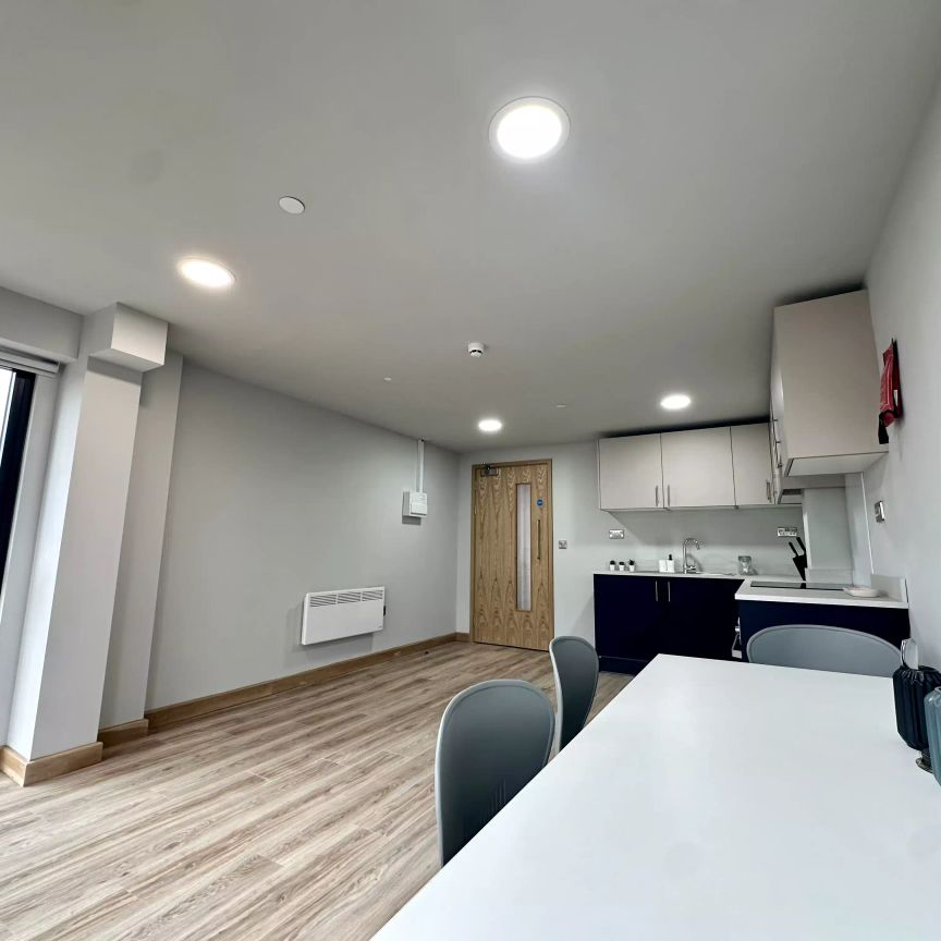 5 Bed Cluster Flat - Photo 1