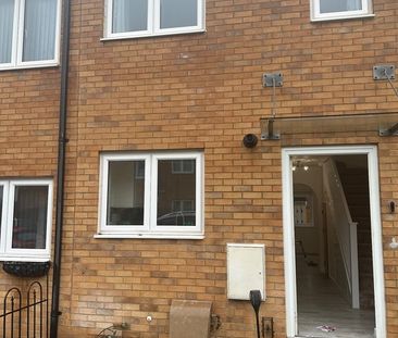 2 Bed Terraced House, Clarence Gardens, LU1 - Photo 6