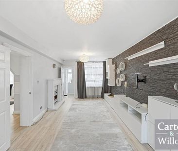 4 bedroom end of terrace house to rent - Photo 2