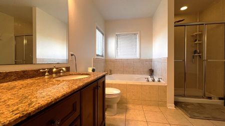 For Lease - 62 Vitlor Drive, Richmond Hill, Ontario - Photo 2