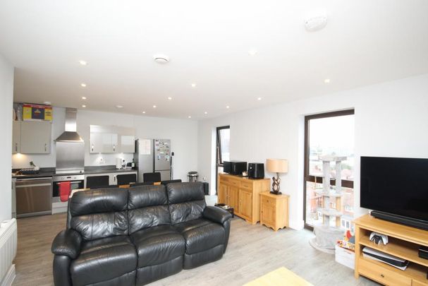 3 bedroom flat to rent - Photo 1