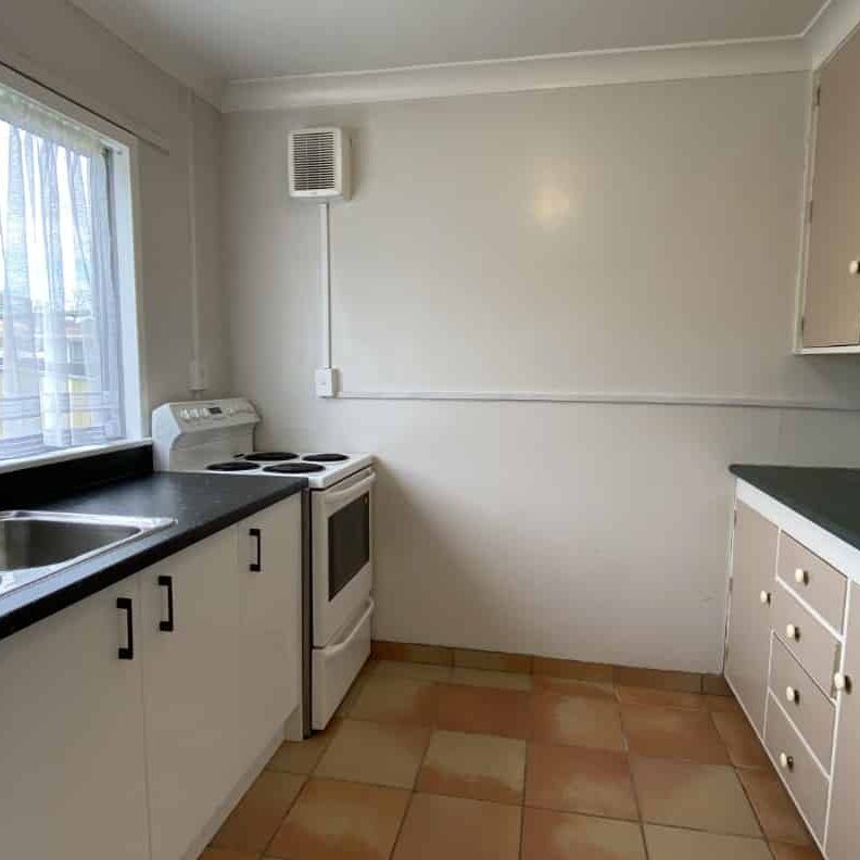 Sunny Central Upper Hutt One-Bedroom Flat - Photo 1
