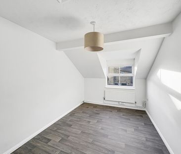 A one bedroom first floor apartment forming part of this Victorian ... - Photo 1
