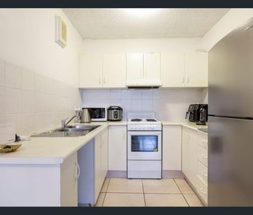 Two-bedroom unit in prime Southport location - Photo 4