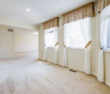 For Lease - 10 Chiswick Crescent, Aurora, Ontario - Photo 2