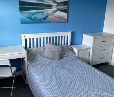 Lovely ensuite room – close to Hospital, Severalls Business Park – ... - Photo 2