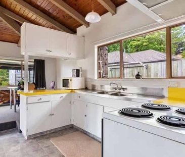 Light‑Filled Living in a Fantastic Location - Photo 3