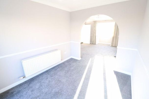 3 bedroom semi-detached house to rent - Photo 1