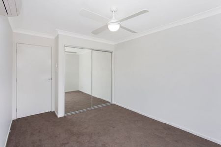 Stunning 3-Bedroom Corner Townhouse with Spacious Back and Side Yards! - Photo 3