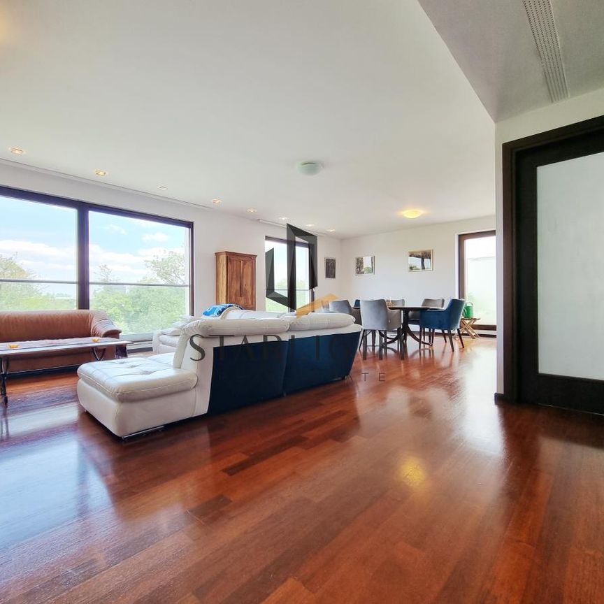 Exclusive 3-Bedroom Penthouse with Rooftop Terrace - Photo 1