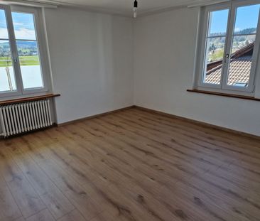 Charmante 4-Zimmerwohnung mit sensantioneller Terrasse und Aussicht - Photo 1