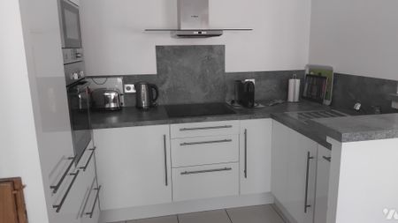 Appartement de type F2, centre ville de Lamorlaye, dans résidence sécurisée, offrant une entrée - Photo 5