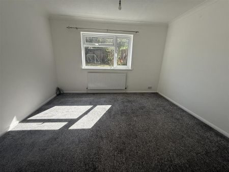 4 bedroom detached house to rent - Photo 4