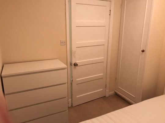 Five bedroom houseshare in Central Fleet - Photo 1