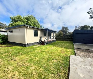 Fresh 2‑Bedroom Unit with Garage - Photo 4